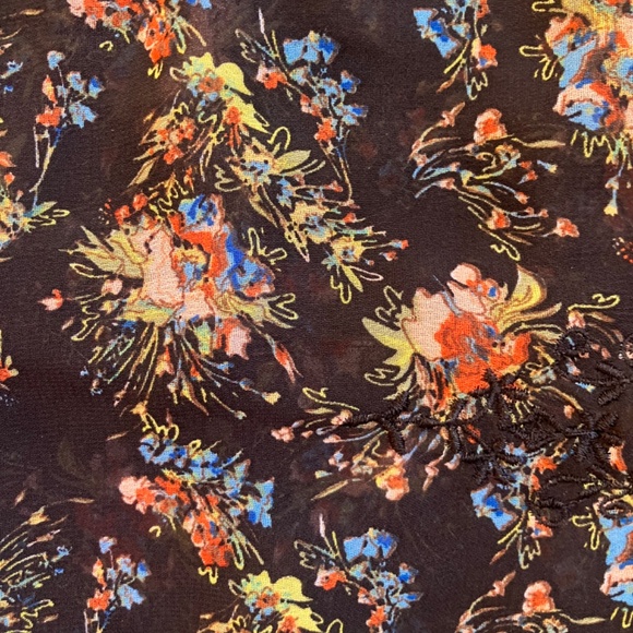 Beautiful Floral Pins and Needles Blouse Size small - Picture 9 of 11